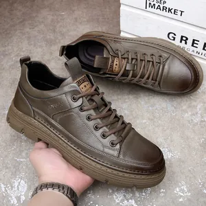 Chaussures décontractées en cuir marron pour hommes avec semelles souples épaisses