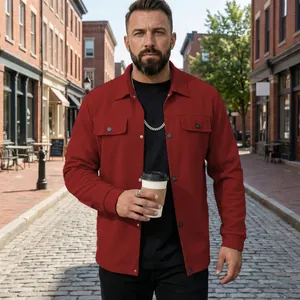 Veste de travail en maille gaufrée rouge avec revers et boutons pour hommes, vue lifestyle