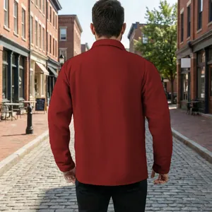 Détail de la vue arrière d'une veste de travail décontractée rouge foncé texturée homme