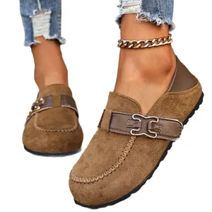 Mocassins à plateforme classiques en daim marron pour femmes avec boucle en métal rétro