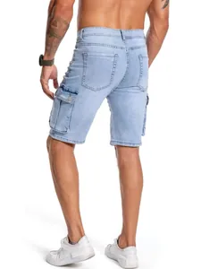 Pantaloncini cargo da uomo in denim celeste con tasche multiple e vestibilità slim