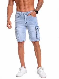 Pantaloncini cargo da uomo in denim celeste con tasche multiple e vestibilità elasticizzata