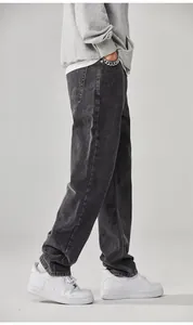 Vue latérale détaillée d'un jean en denim gris foncé délavé à coupe droite pour hommes