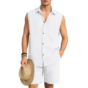 Detailansicht eines lässigen Herren-Sets aus weißem Leinen, ärmelloses Hemd und kurze Hose