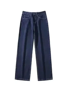 Jeans da uomo a gamba larga e dritta in denim blu scuro dal taglio classico