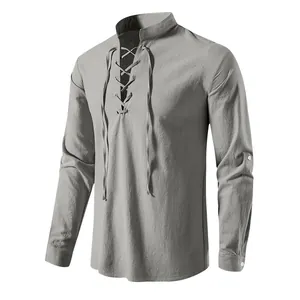 Vue détaillée chemise médiévale rétro en coton lin gris avec col mao et laçage au décolleté