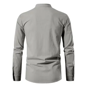 Vue arrière d'une chemise grise à manches longues en coton et lin avec col officier