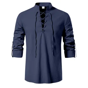 Détail de l'encolure en V à lacets et du tissu en coton lin bleu marine texturé de la chemise