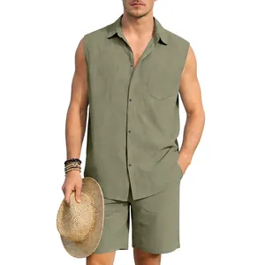 Vorderansicht des ärmellosen Herren-Leinen-Sets mit Hemd und Shorts in Olivgrün.