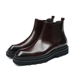 Heren Chelsea boots van gepolijst leer met dikke profielzool in diep bordeauxrood