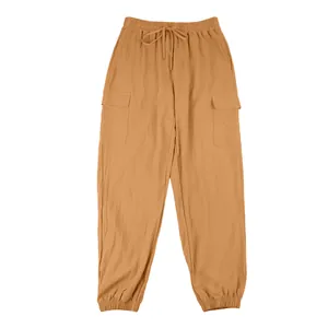 Lockere Herren-Leinen-Cargohose mit mehreren Taschen und Gummibund in Hellbraun
