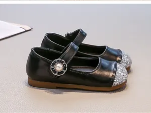 Scarpe Mary Jane in pelle nera da bambina con punta glitterata e dettaglio fiore di perla