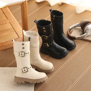 Klassische Kinderstiefel im britischen Stil mit Doppelbuckle und dicker Profilsohle.