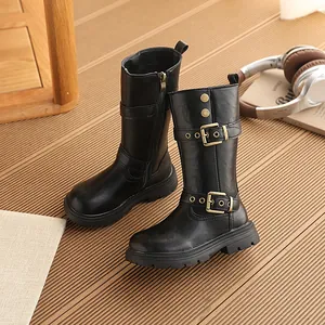 Schwarze Mädchenstiefel im britischen Stil mit doppelten Schnallen und dicker Sohle