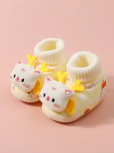 Warm plush baby booties with cute cartoon cat and antler decoration for winter season