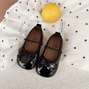 Scarpe da principessa in vernice nera per bambine con fiocco e suola morbida