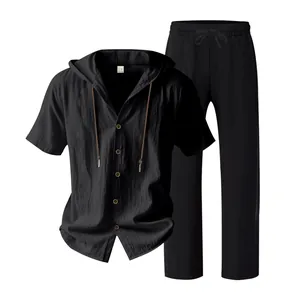 Vista dettagliata del set maschile camicia con cappuccio e pantaloni dritti in lino nero