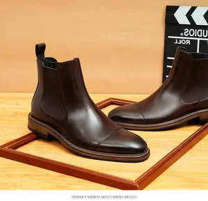 Klassische braune Leder Chelsea Boots für Herren mit Kappe für formelle Business Outfits
