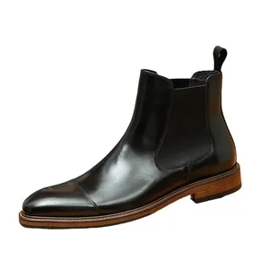 Elegante klassische schwarze Chelsea-Stiefel aus Leder mit Kappe für Herren im Business-Look