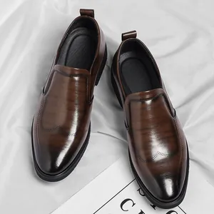 Chaussures en Cuir Formelles pour Hommes à Enfiler Mocassins de Ville Perforés Chaussures de Travail Respirantes en Cuir Recyclé