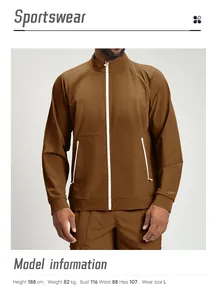 Braune Sportjacke für Herren mit Stehkragen, weißem Reißverschluss und Modellinfo
