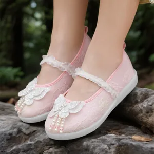 Elegant pink Chinese style girls embroidered Hanfu shoes with pearl butterfly decorations