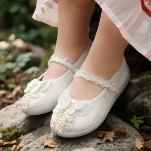 Elegant white Chinese-style Hanfu shoes for girls with pearl butterfly details