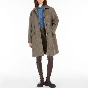Elegante bruine geruite wollen jas voor dames met luxe decoratieve harsknopen