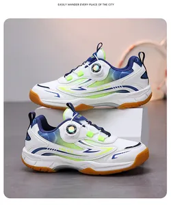 Vue latérale détaillée de chaussures de sport de badminton pour enfants légères et blanches