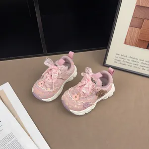 Rosafarbene Mädchen-Sneaker mit Spitzenblumen und atmungsaktivem Mesh für den Frühling