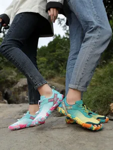 Breathable non-slip outdoor hiking and fitness training shoes for men and women in nature