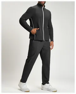 Veste de sport respirante pour homme avec col montant et détail de zip blanc.