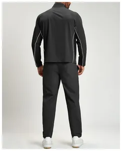 Vue arrière d'une veste de sport noire respirante pour hommes avec des détails passepoilés blancs