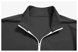Vue détaillée d'une veste de sport pour homme avec col montant et fermeture blanche.
