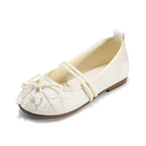 Elegant cream-white breathable Hanfu flat shoes with lace flower and pearl details