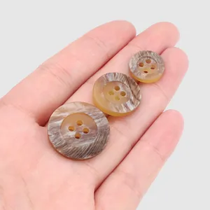 Boutons en résine haut de gamme texture corne en trois tailles pour accessoires de mode
