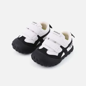 Zapatillas clásicas para niños en blanco y negro con suela blanda y cierre de velcro