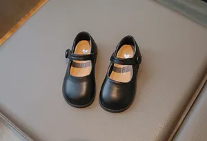 Chaussures Mary Jane noires élégantes pour filles avec semelles souples et cœur