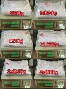 Detailed view of weight specifications for various sizes of white oversized men's T-shirts.