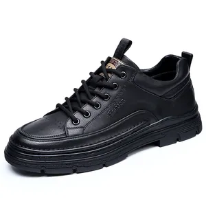 Chaussures décontractées en cuir noir pour hommes avec semelle souple et design respirant chic