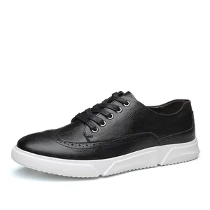 Κομψά μαύρα ανδρικά casual sneakers Brogue με λευκές σόλες και διακοσμητικά σχέδια
