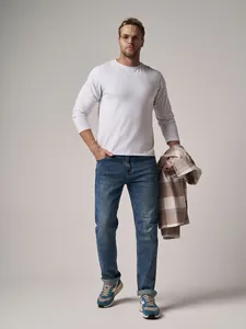 Classic men's loose straight-leg denim jeans for casual autumn and winter outfits