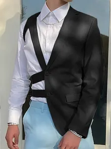Giacca da uomo asimmetrica nera con cinturini a imbracatura, slim fit