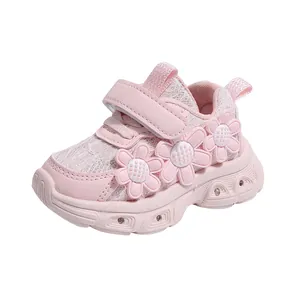 Baskets épaisses roses pour filles avec marguerites et semelles à lumières LED