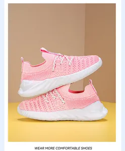 Seitenansicht von rosa atmungsaktiven Fly-Knit Sportschuhen für Kinder mit weißen Sohlen