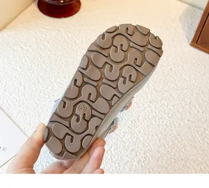 Detail der rutschfesten Gummisohle für Mädchen Mary Jane Prinzessinnenschuhe Größe 28