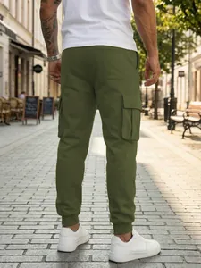 Pantalones cargo jogger cálidos verde oliva para hombre vista trasera con bolsillos