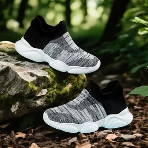 Αναπνεύσιμα παιδικά sneakers κάλτσας με χοντρή σόλα και σχεδιασμό slip-on.