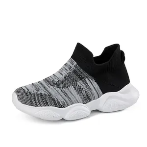 Παιδικά πλεκτά slip-on αθλητικά παπούτσια με χοντρή λευκή σόλα και μαύρο ελαστικό πάνω μέρος