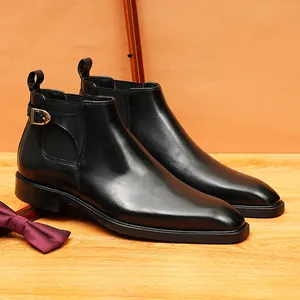 Bottines Chelsea pour hommes en cuir véritable noir avec boucle dorée pour tenue de ville.